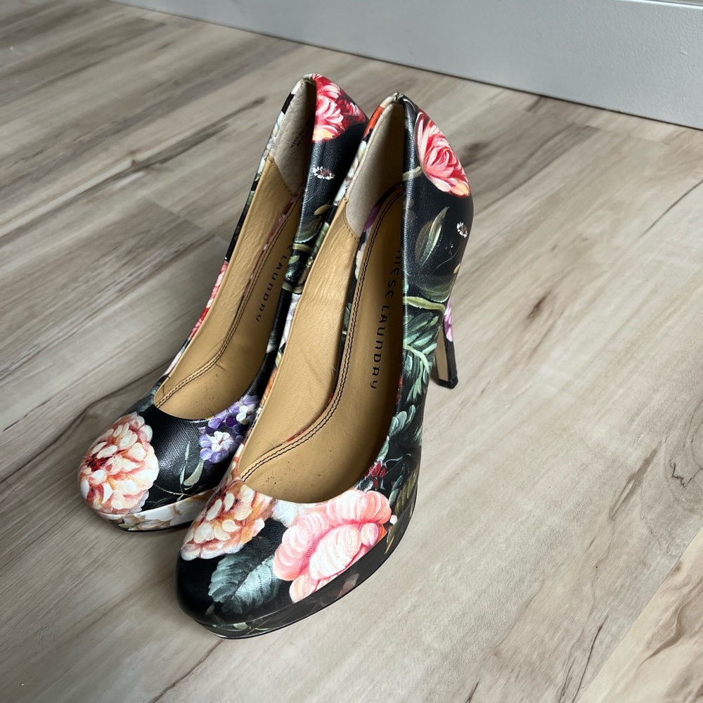 Floral heels size 8 - Picture 2 of 4